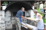 Una suggestiva immagine della preparazione del pane al Museo degli usi e costumi di Teodone  