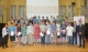 LRin Kasslatter Mur und Schulamtsleiter Höllrigl mit dem Gros der prämierten Schüler sowie einigen Eltern, Lehrern und Direktoren (FOTO:LPA/Pertl)