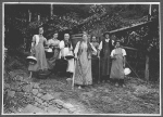 Frauen bei der Weinarbeit im Ersten Weltkrieg - Foto: LPA/ Landesarchiv