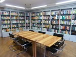 LDie Bibliothek des Bereichs Innovation und Beratung am Sitz des Ladinischen Schulamts in der Bozener Bindergasse 29 (FOTO: LPA)