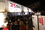 Il pubblico alla serata del 26.04 del Festival delle Resistenze in piazza Matteotti a Bolzano (Foto: leit_motiv)