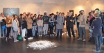 Bei der Eröffnung der Ausstellung „42 uedli – occhi – augen“ des Kunstgymnasiums Cademia in St. Ulrich (FOTO: LPA/Cademia)