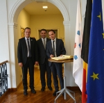 LR Achammer ist heute in Eupen mit dem Ministerpräsidenten der DG Paasch zusammengetroffen, im Bild auch Bildungsminister Mollers 