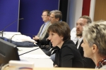 L’assessora Deeg e i relatori alla presentaqzione dello studio ASTAT (Foto USP/Leiter)