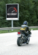 La campagna "No Credit" dess sensibilisé i bikers da rovëne sigüsc sön les strades dl Südtirol, le findledema gnarál partí fora jorantis.