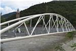 Un’immagine del nuovo ponte pedo-ciclabile sull’Isarco inaugurato oggi (24 agosto) a Campiglio (Foto: ASP/Roman Clara)