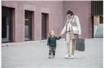 I nonni che desiderano usufruire degli sconti previsti dall’EuregioFamilyPass Alto Adige possono richiedere la “Carta Nonni” dal 1° luglio (Foto: Agenzia per la Famiglia/Harald Wisthaler)