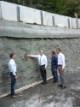 LR Mussner auf Lokalaugenschein an der Straßenbaustelle in Tanürz/Lajen (FOTO:LPA)